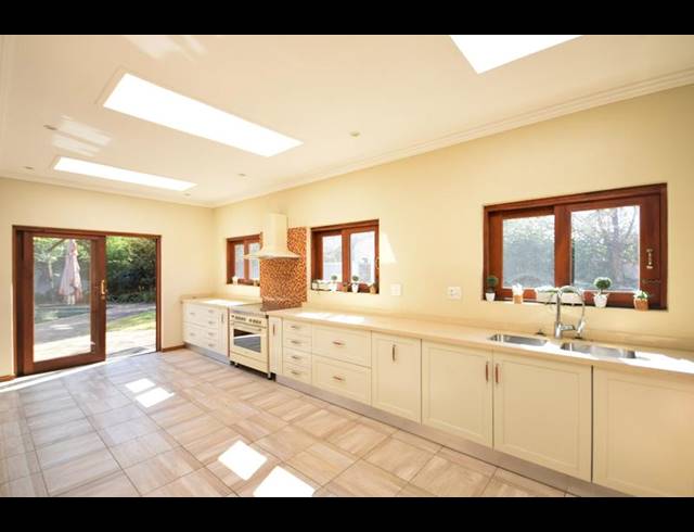 4 BEDROOM HOUSE FOR SALE IN MIDSTREAM ESTATE